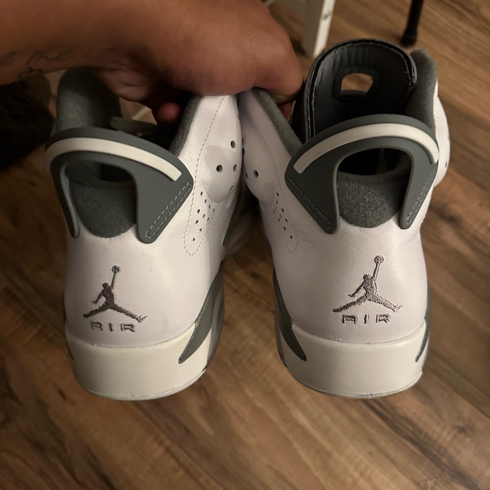 Jordan Athletic Shoes White and Gray